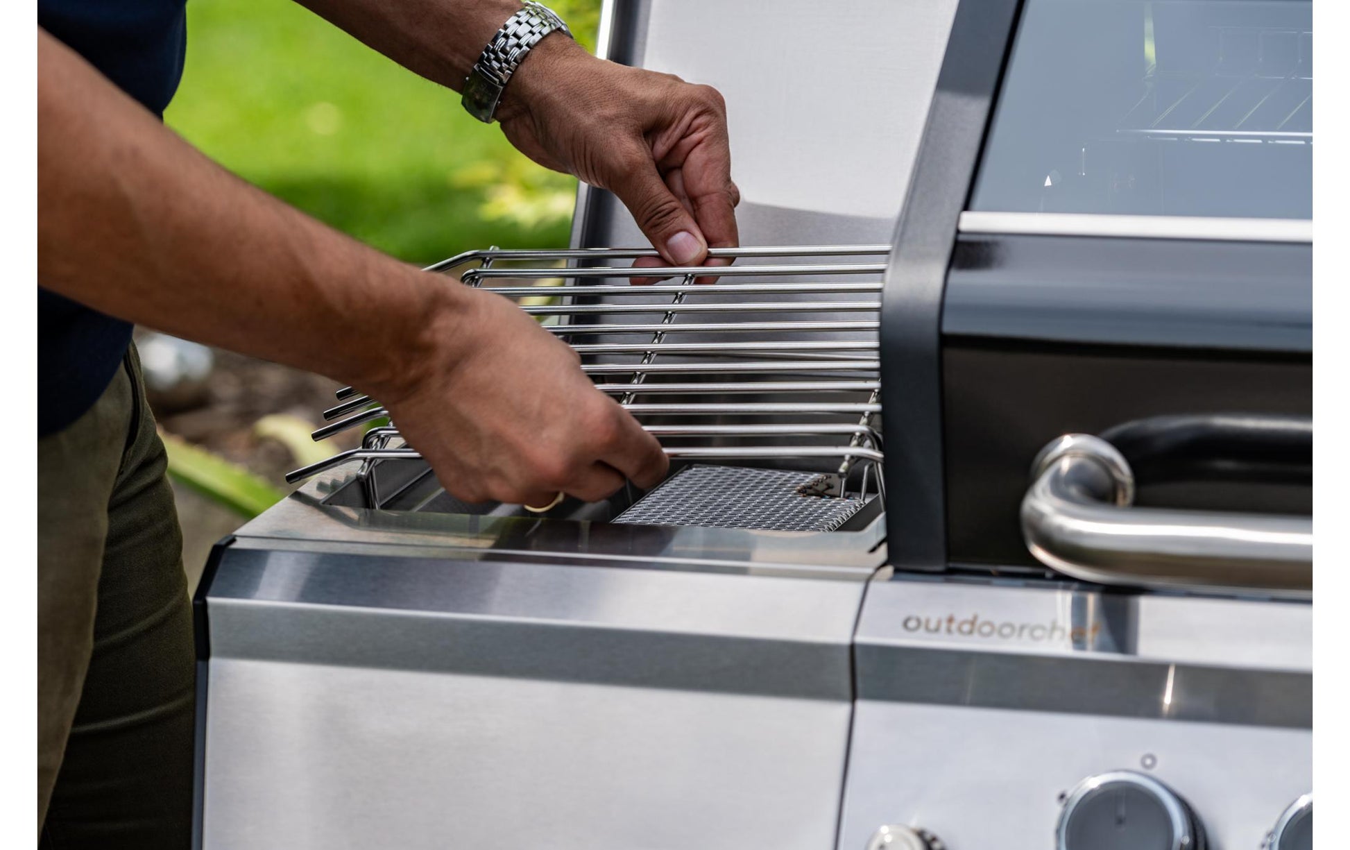 Outdoorchef Gasgrill AUSTRALIA EVO 335 – 3 Brenner, 3500 W, Flüssiggas, Warmhalterost – Schwarz/Silber