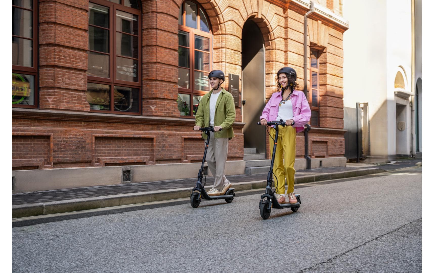Segway E2 E II – E‑Scooter – 250 W, 8", 25 km/h, Reichweite bis 25 km, 220 Wh, schwarz
