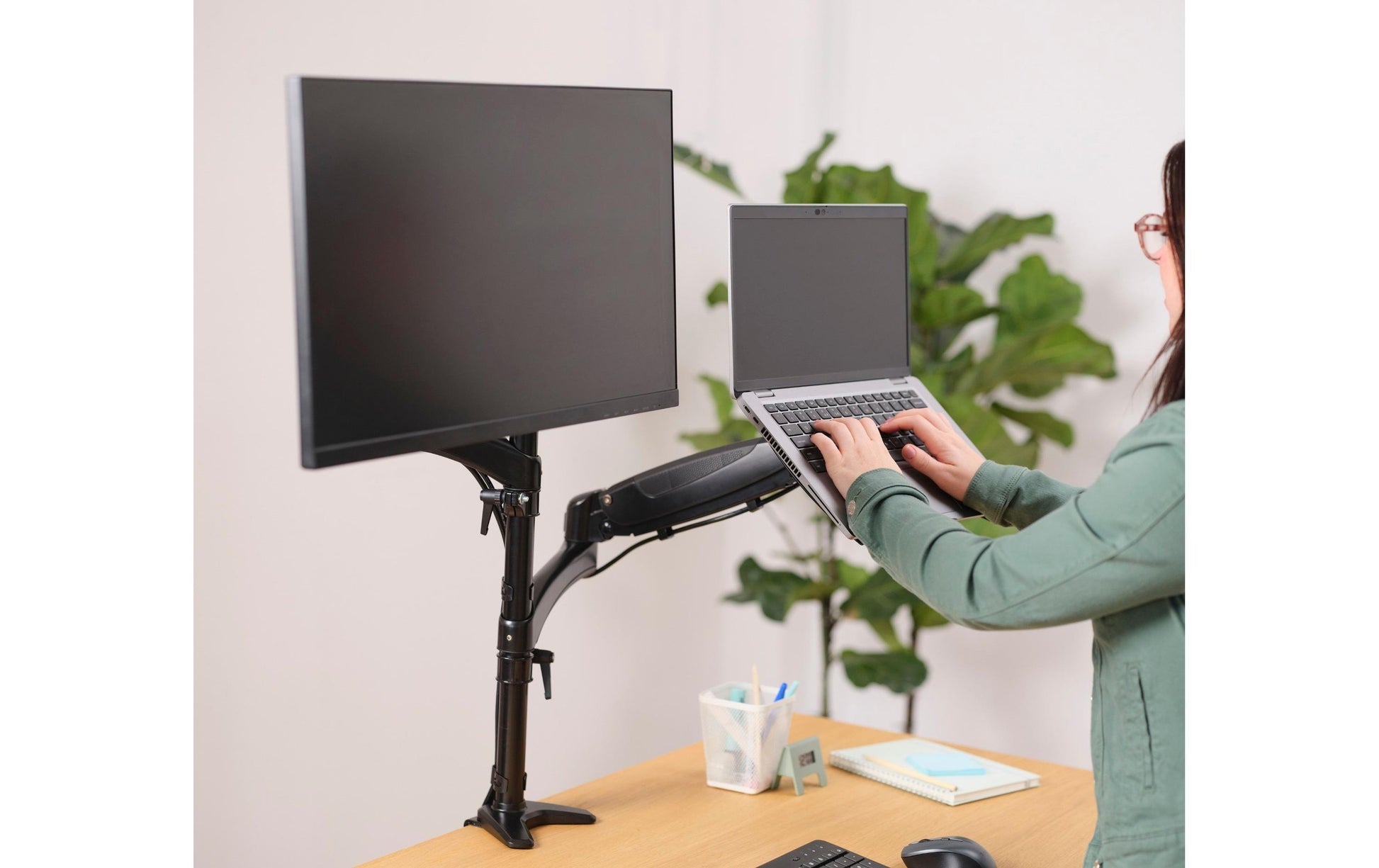 Trust Monta – Monitorarm, Dual, Tischklemme, bis 32", VESA 75 × 75/100 × 100 mm, 16 kg, höhenverstellbar