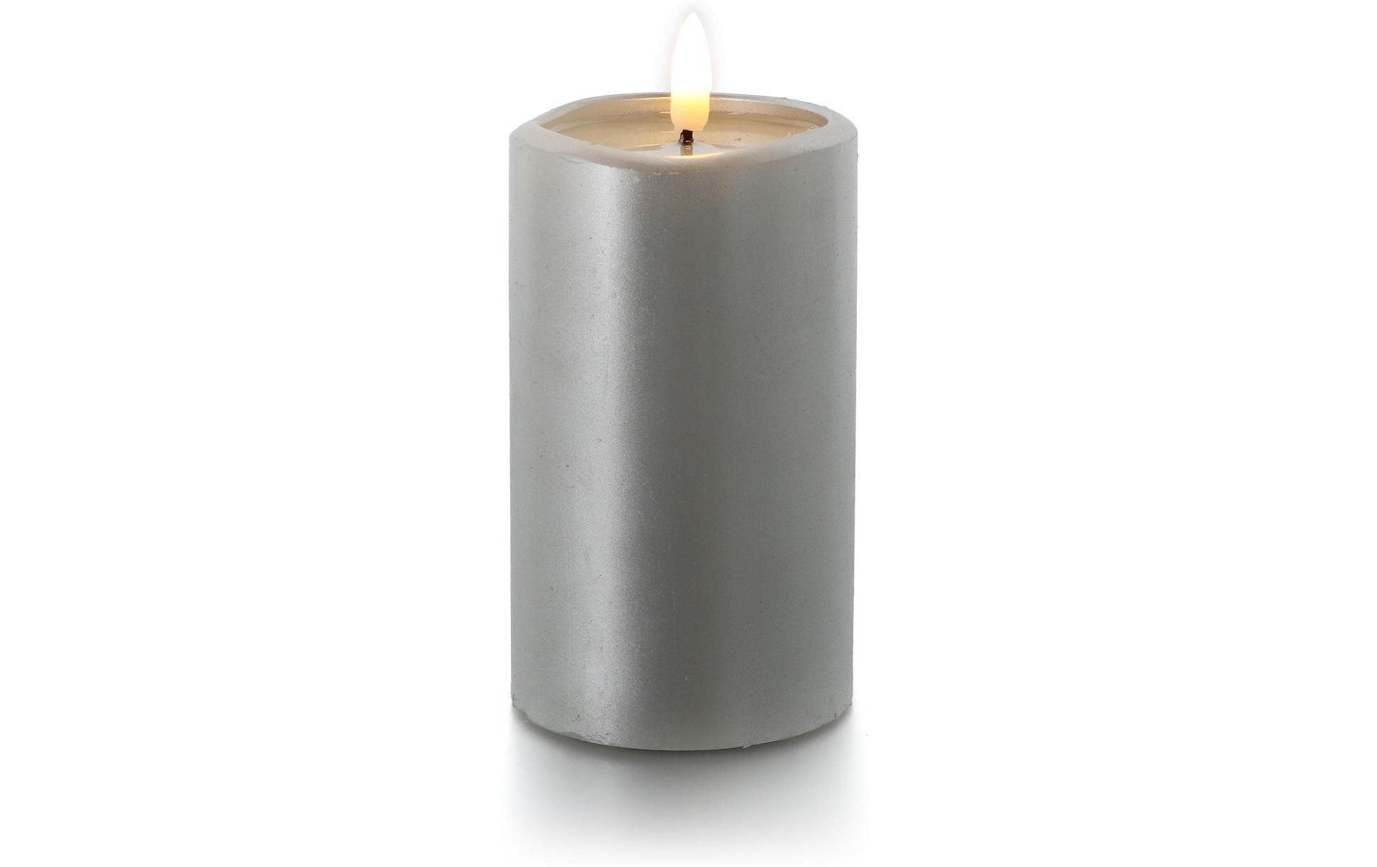 Balthasar LED-Kerze – Ø 7,5 × 12,5 cm – Timer, batteriebetrieben, silber