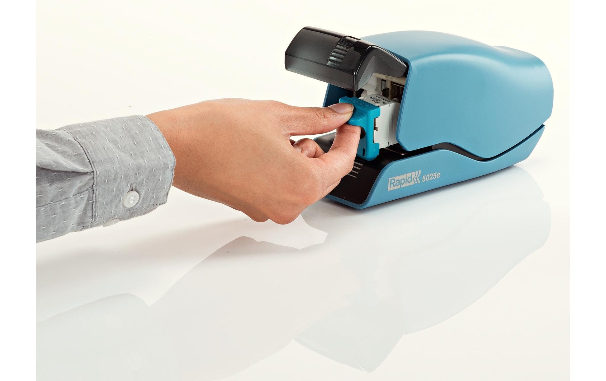Esselte Supreme 5025e – Elektrischer Hefter, 25 Blatt, Blau