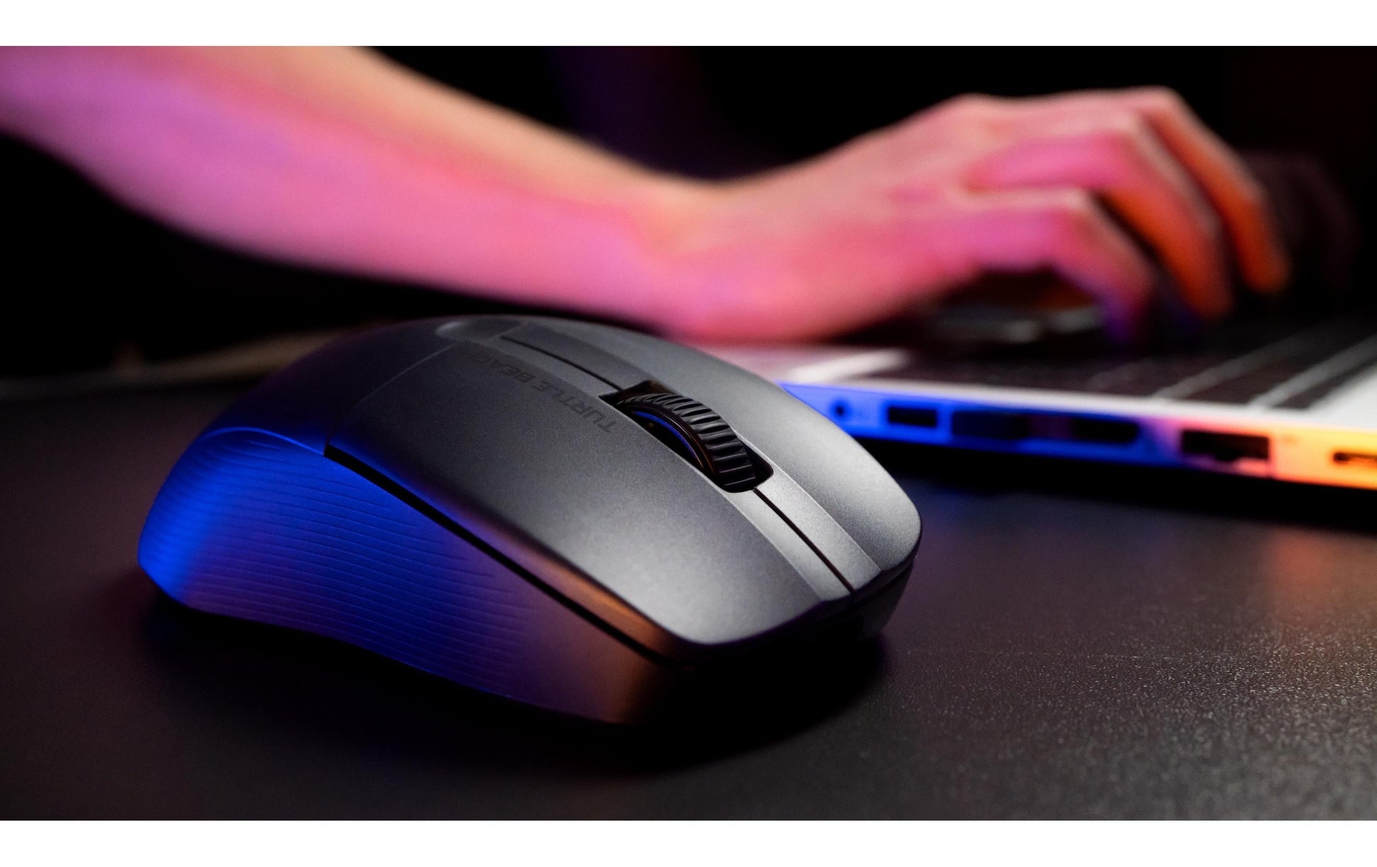 Turtle Beach Pure Air Gaming-Maus – Kabellos, 26'000 dpi, AIMO-RGB, Schnellladefunktion, 54 g, Schwarz