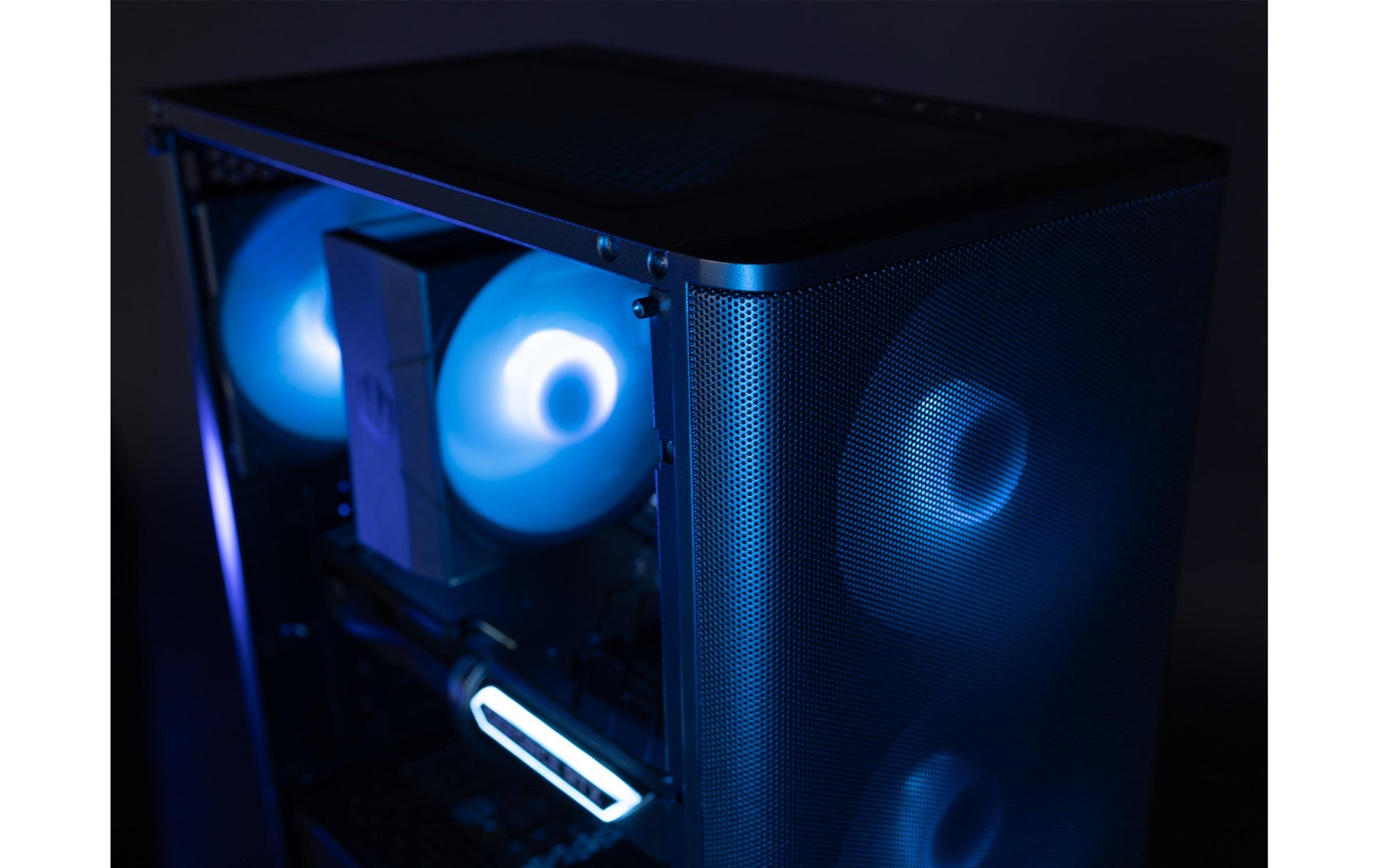 Joule Performance Tower – AMD Ryzen 7 9700X, 32 GB RAM, 2 TB SSD, Windows 11 Home