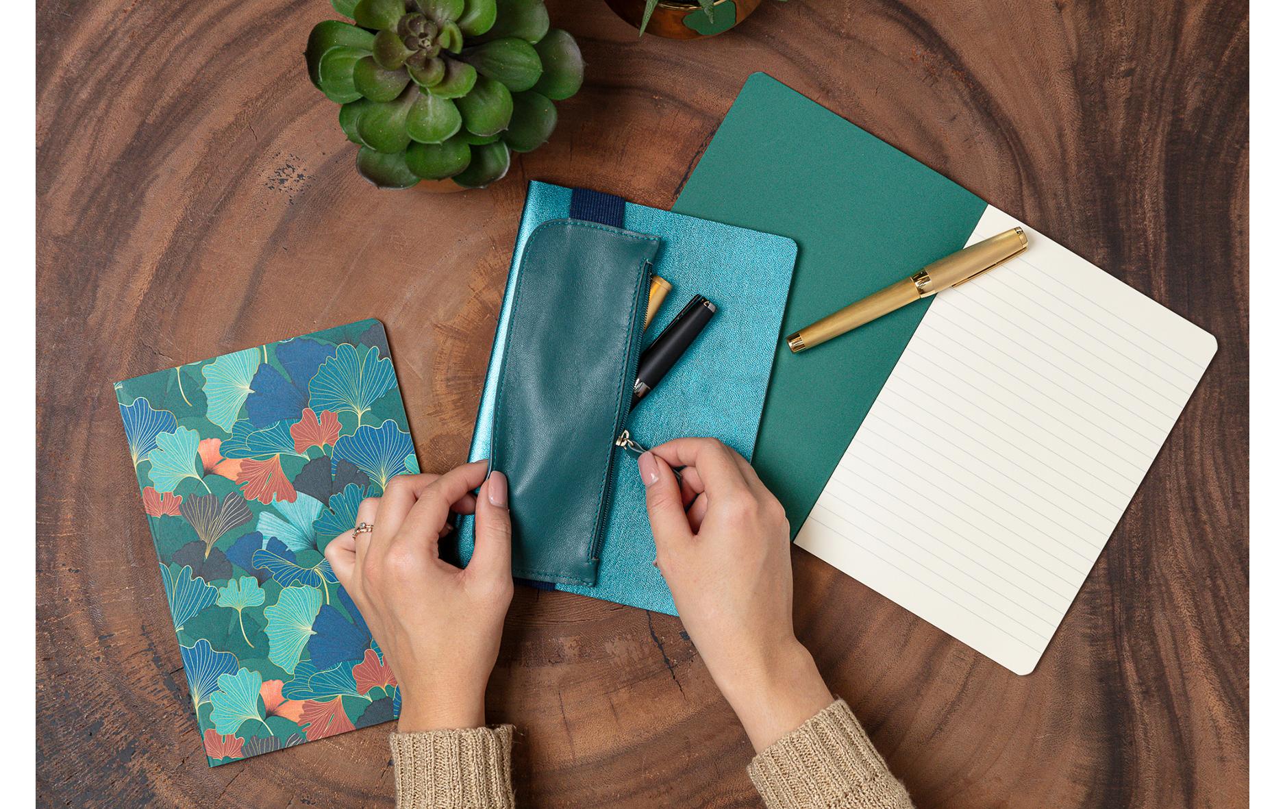 Clairefontaine Ginkgo – Etui, blau, Leder, 7,5 × 19 × 3 cm