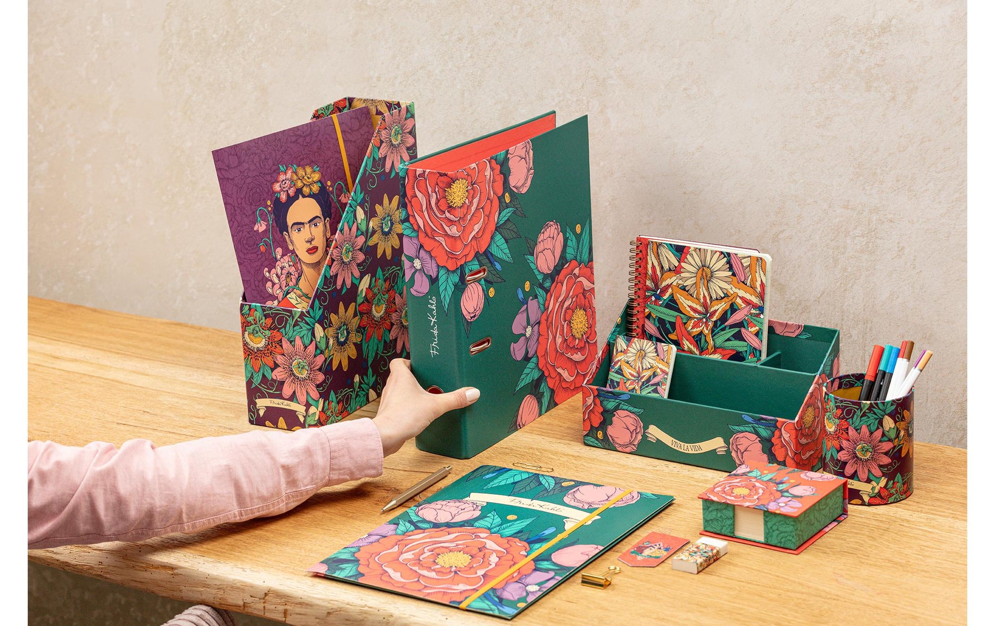Clairefontaine Frida Kahlo Stehsammler – für A4, B 250 × H 325 × T 100 mm, mehrfarbig, 1 Stück