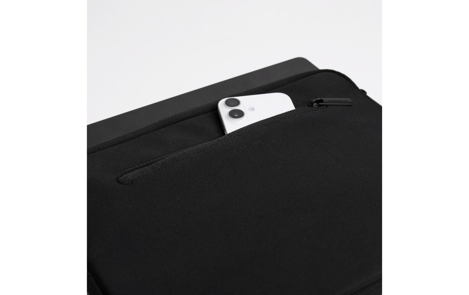 Vonmählen Soft Sleeve Notebook-Schutzhülle für MacBook 14" – Schwarz