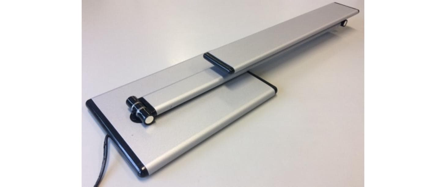 Unilux Tischleuchte – LED 5 W, 500 lm, 3500 K, dimmbar, Touch-Dimmer, schwenkbarer Spotkopf – Schwarz