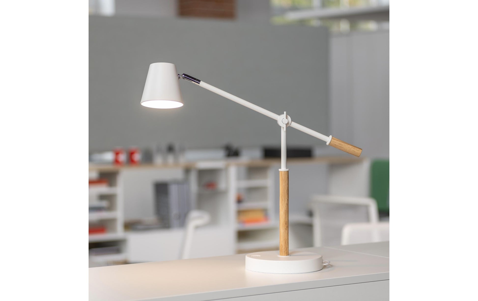Unilux Tischleuchte Vicky – LED 11 W, 900 lm, 3000 K, dimmbar, Neigungsverstellung – Buche/Weiss