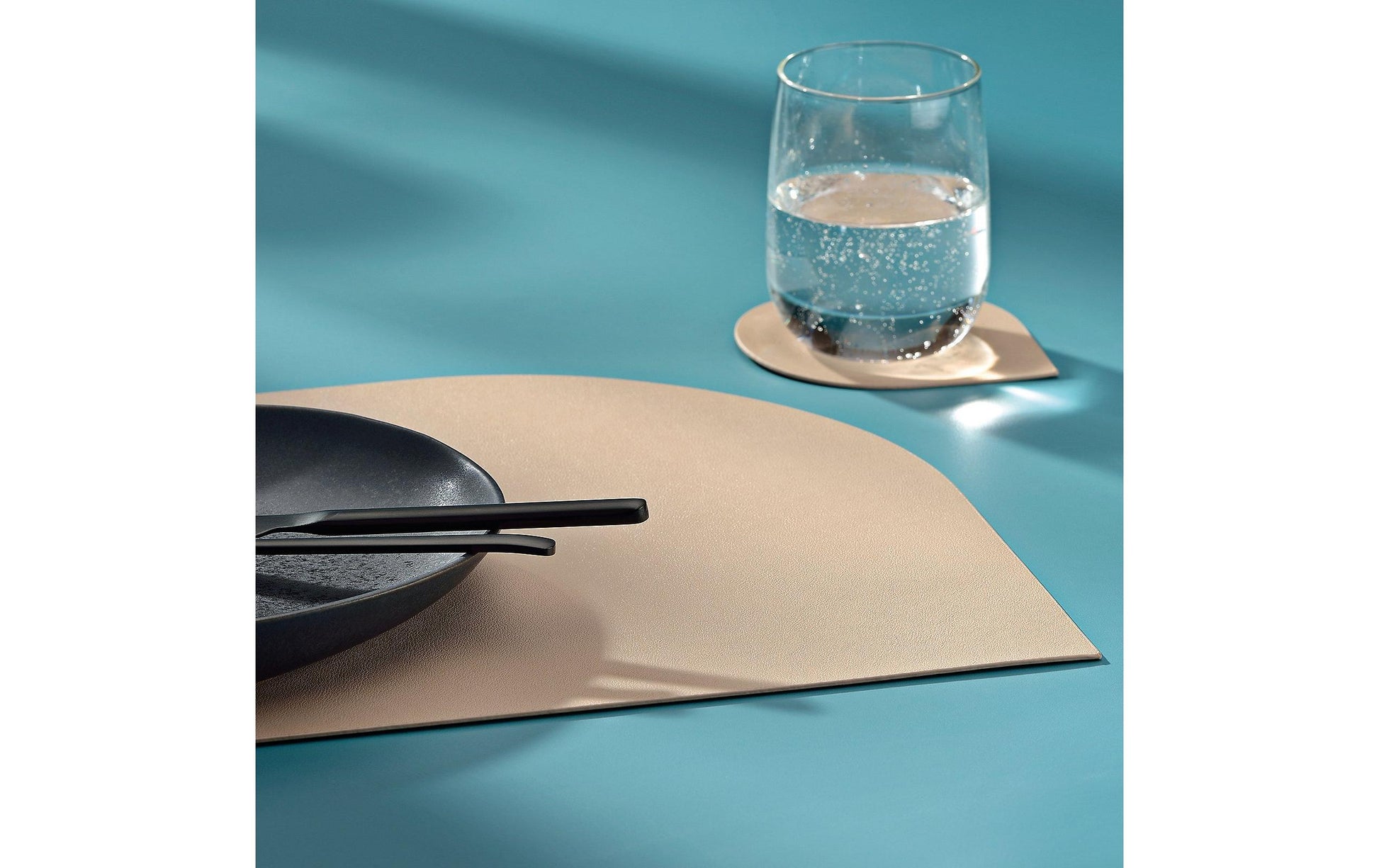 Kela Glasuntersetzer Edel – 10 × 10 × 0,2 cm, Kunstleder, Beige, für Glas