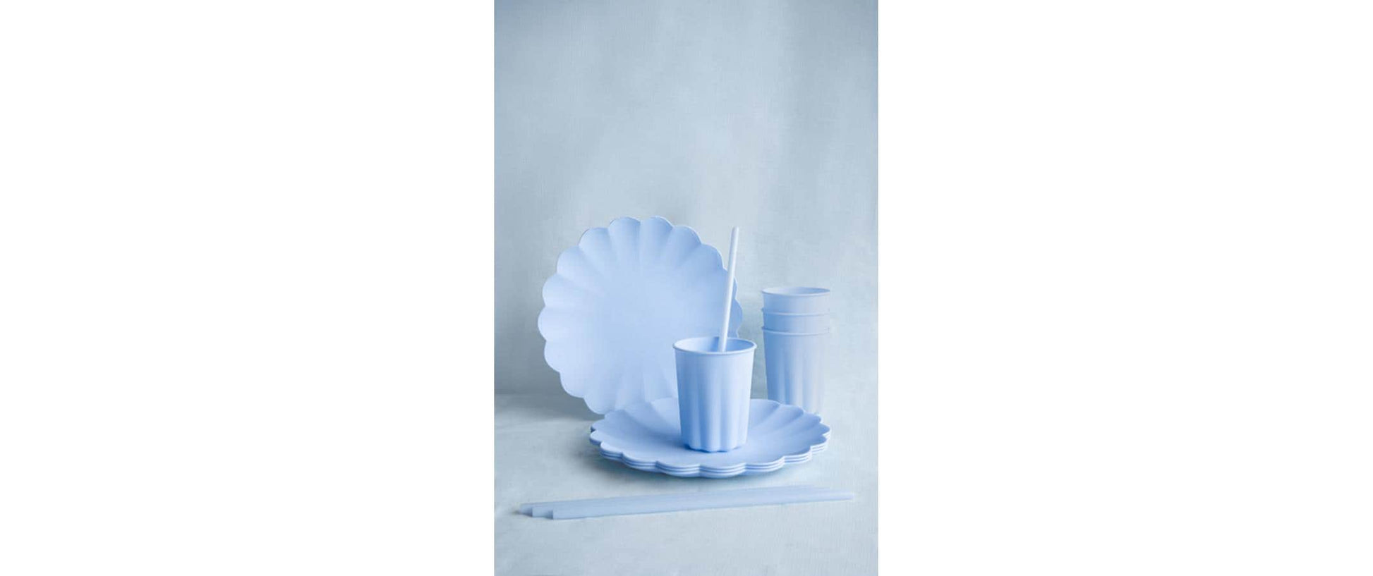 PartyDeco Tischdecke – hellblau – 180 × 120 cm – Kunststoff – 1 Stück