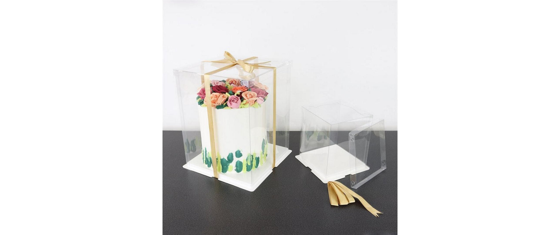 PME Tortenbox – klar – 30 × 30 × 38 cm – Kunststoff (PET) – mit goldenem Satinband