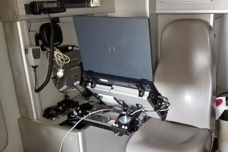 Gamber-Johnson Laptop-Ständer – bis 15,7", verstellbar – Schwarz/Grau
