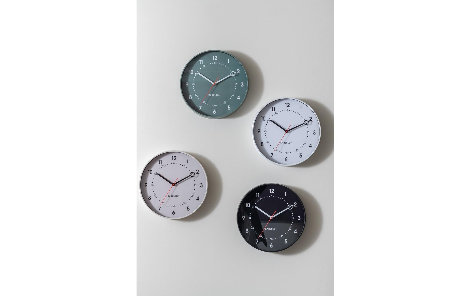 Karlsson Wanduhr Fresco – Ø 31,5 cm, schwarz, Kunststoff