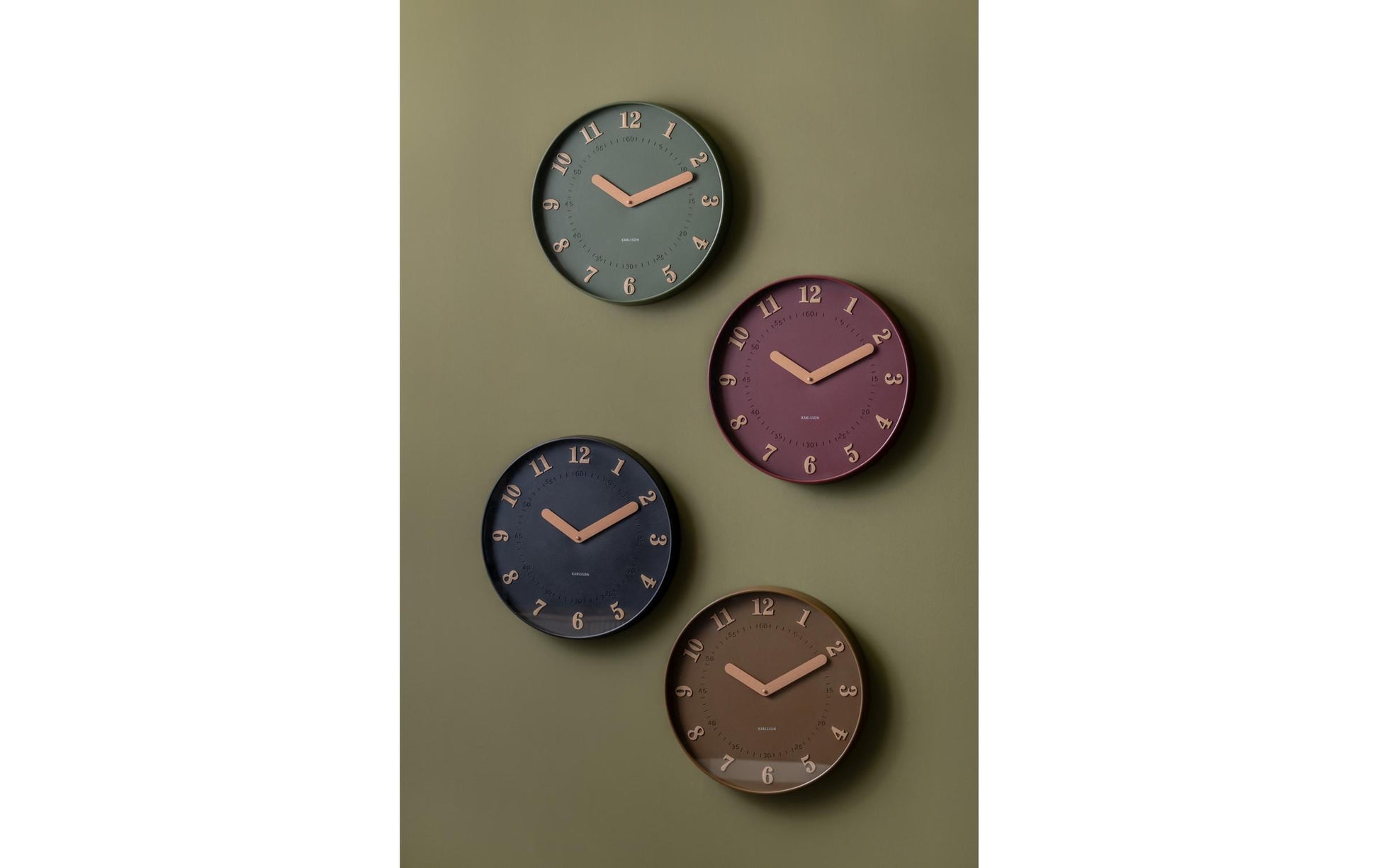 Karlsson Wanduhr Amena – Ø 40 cm, Burgund, Kunststoff