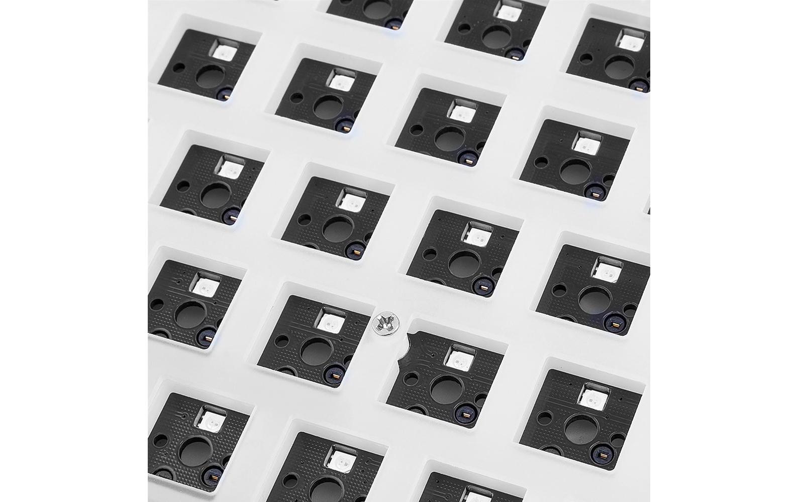 Sharkoon SKILLER SGK50 S3 – Tastatur 75% – Mechanisch (Gateron Yellow) – USB-C – QWERTZ (DE) – RGB – Schwarz