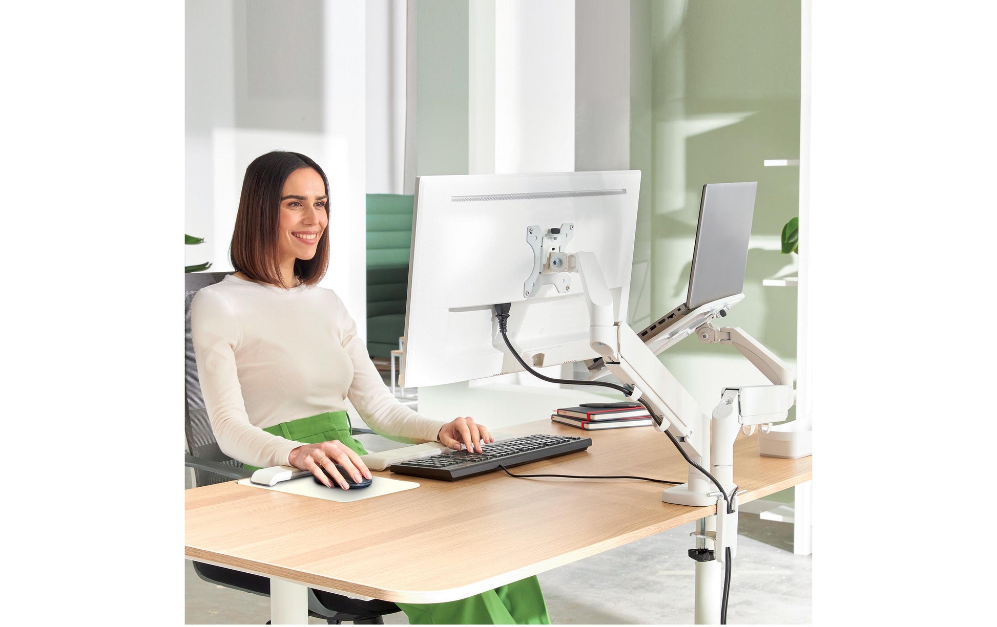 Leitz Ergo – Monitorarm – bis 32", VESA 100 × 100 mm, 9 kg, höhenverstellbar, hellgrau
