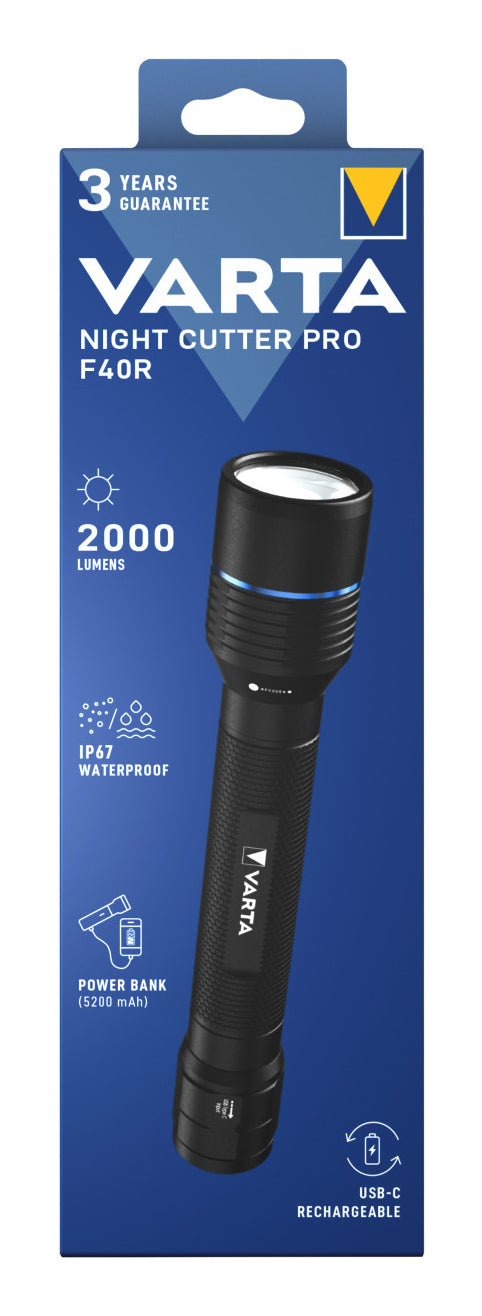 Varta Taschenlampe Night Cutter Pro F40R – 2000 lm, 350 m, IP67, USB-C, Powerbank, Akku 2600 mAh – Schwarz