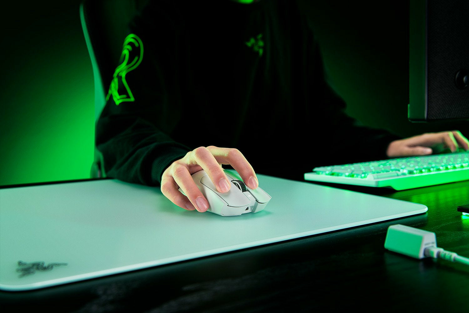 Razer Viper V3 Pro Gaming-Maus – kabellos, USB-C, 35'000 dpi, 8'000 Hz, 6 Tasten, für Rechtshänder, weiss