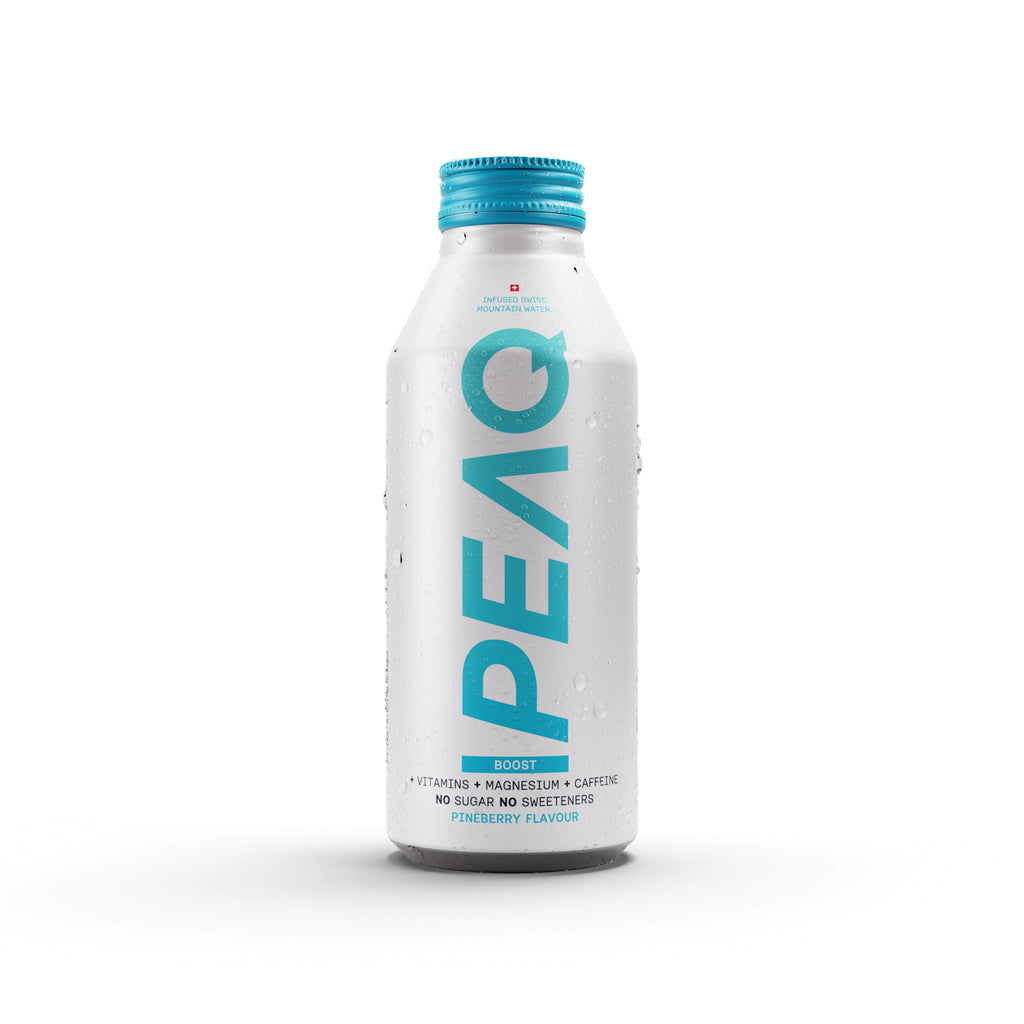 PEAQ Boost – Leicht prickelndes Vitaminwasser mit Vitaminen & Koffein, Pineberry – 12 × 47,3 cl