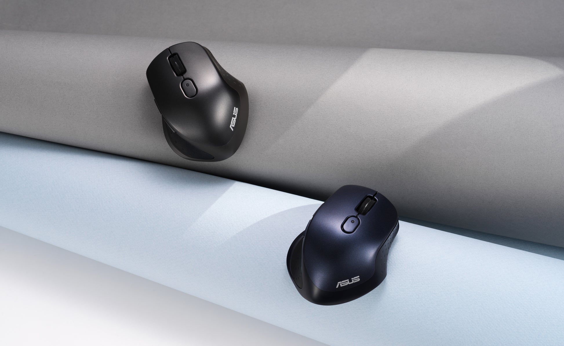ASUS MW203 Maus – kabellos, USB-A, 2'400 dpi, 5 Tasten, für Rechtshänder, umschaltbare DPI, schwarz/blau