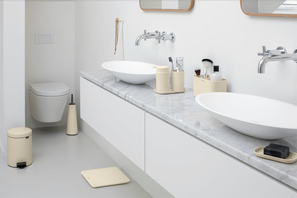 Brabantia ReNew – WC-Bürstenset – Kunststoff, Beige, rutschsicher, korrosionsbeständig, H 42 cm, Ø 12 cm