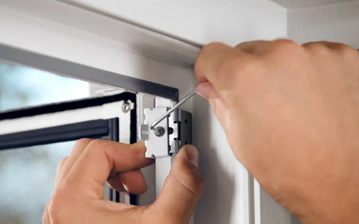 TESA Wandhalterung – Aluminium – Silber – ohne Bohren, Klemmbereich 12–21 mm – für TESA FALT – 3 Stück