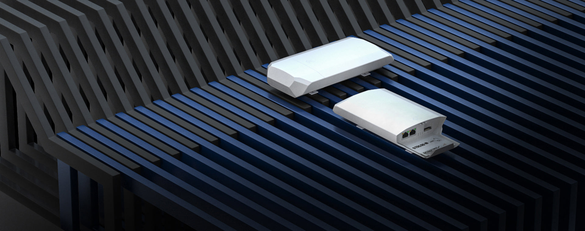 Teltonika OTD500 – 5G Router, 2× GbE (PoE-in/PoE-out), SIM-Slot, IP55 Outdoor, Weiss