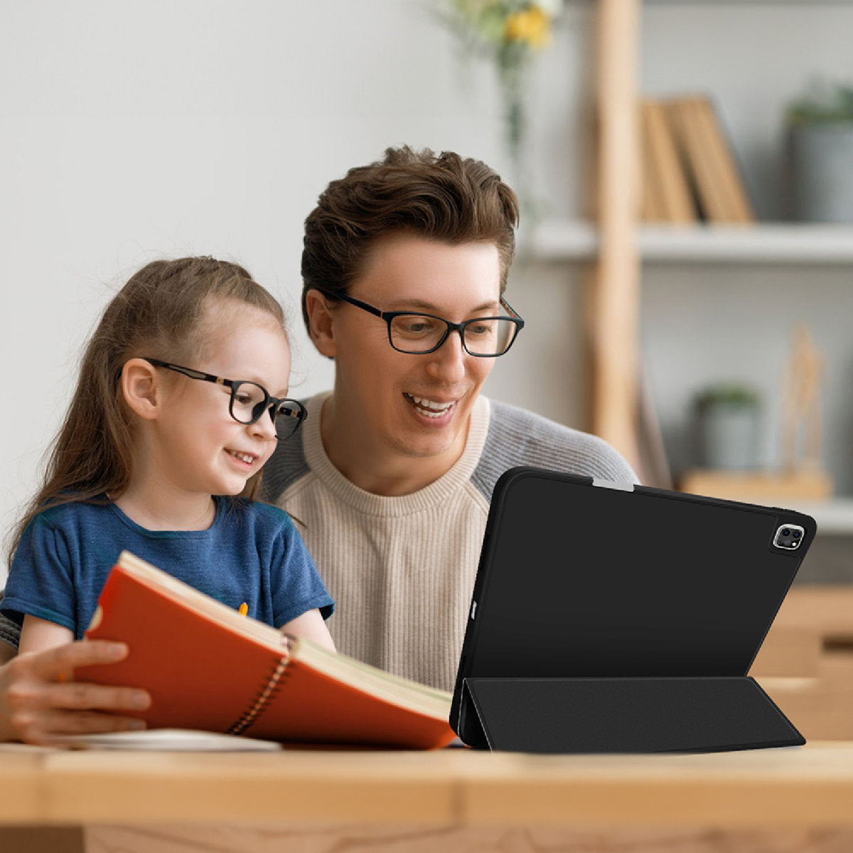 4SMARTS Folio Case Basic Tablet-Hülle für iPad Pro 13" (M4, 2024 / M5, 2025) – Schwarz