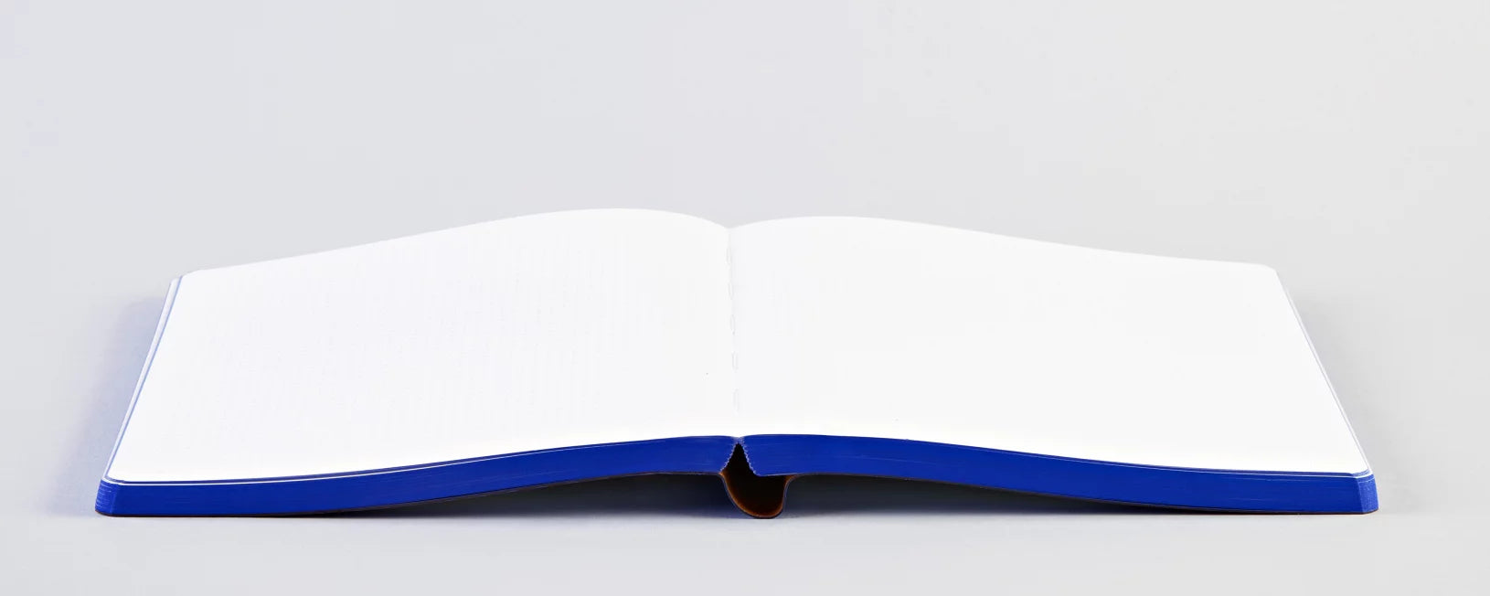 nuuna Notizbuch – 165 × 220 mm – 120 g/m² – Softcover, nummerierte Seiten, Fadenheftung, mehrfarbig