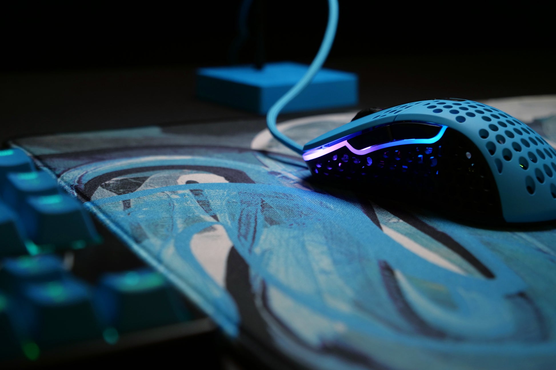 CHERRY XTRFY GP4 Street L – Gaming-Mauspad – Anti-Rutsch-Basis, Gestickte Kanten, Blau/Schwarz