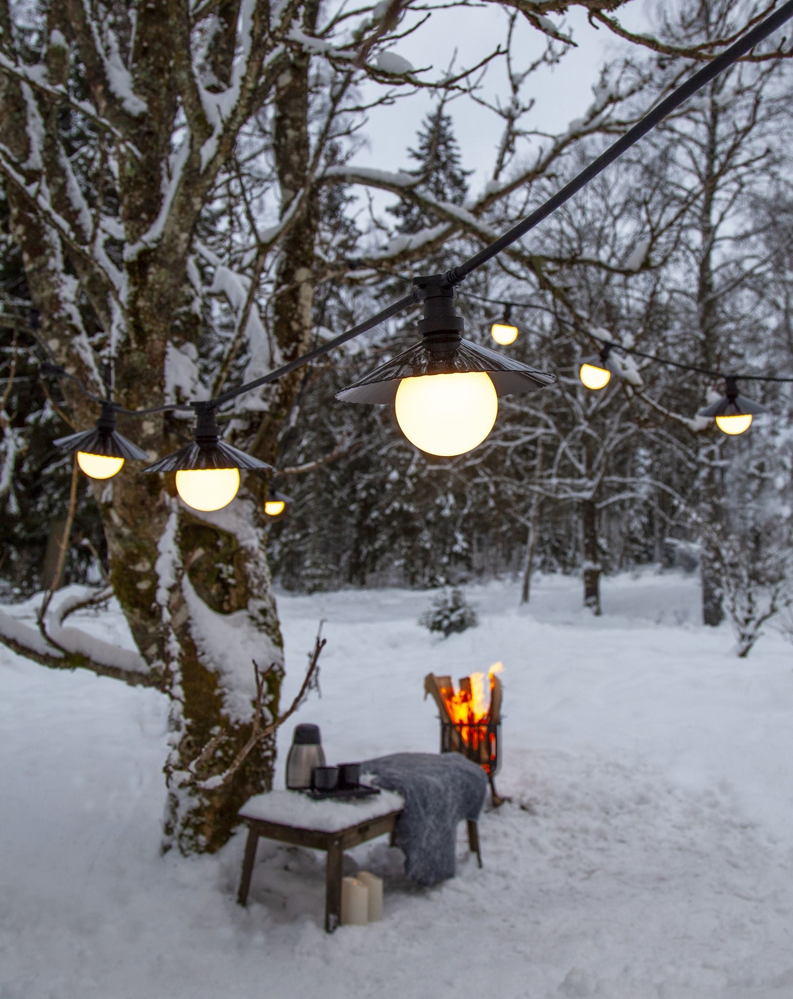 M. Schönenberger Schönenberger Lichterkette SOLO – 20 m – 20 W – IP44 – Netzbetrieb – 20 Lampen – Schwarz