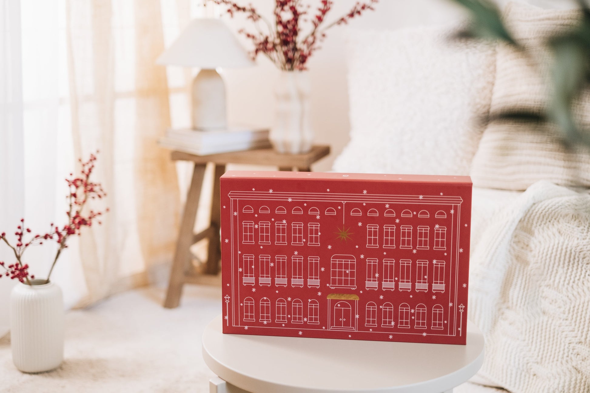 AVA & MAY Adventskalender – Weihnachten – befüllt, 24-teilig – 38,5 × 25,5 × 6,5 cm