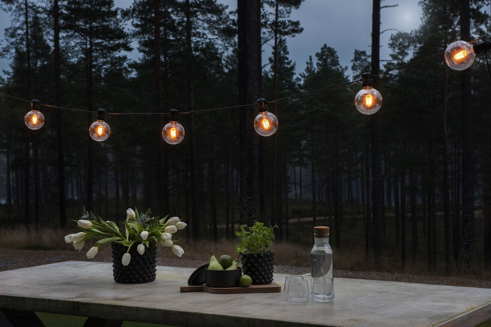 Konstsmide Lichterkette – 14,5 m – 46 lm, 7 W – Bernstein, 1800 K – IP44 – Solarbetrieb – Schwarz, Kunststoff