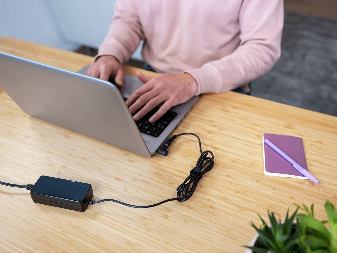 Trust Primo Netzteil 45 W – für Laptops 18–20 V – Schwarz