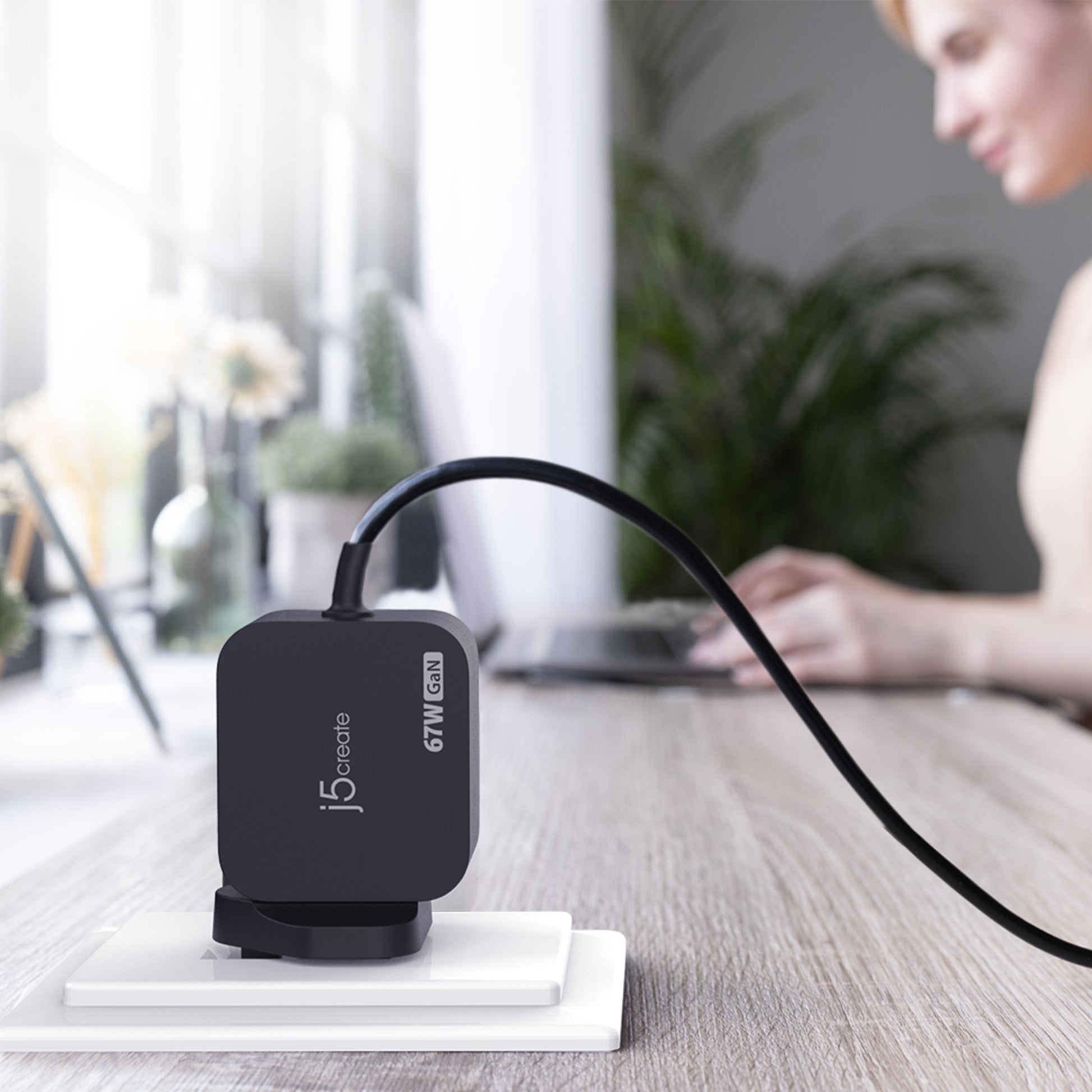 j5create Ladegerät – 67 W, PD, GaN