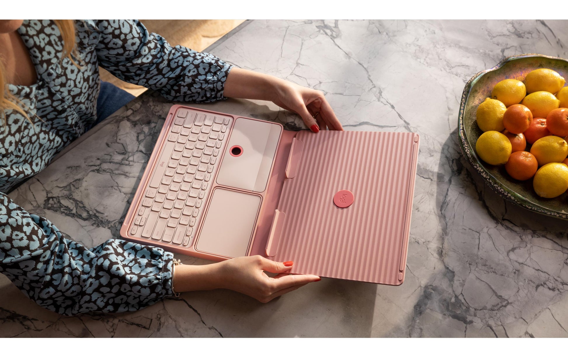 Logitech Casa Laptop-Ständer – für Notebooks bis 17", bis 7,5 kg – Hellrosa