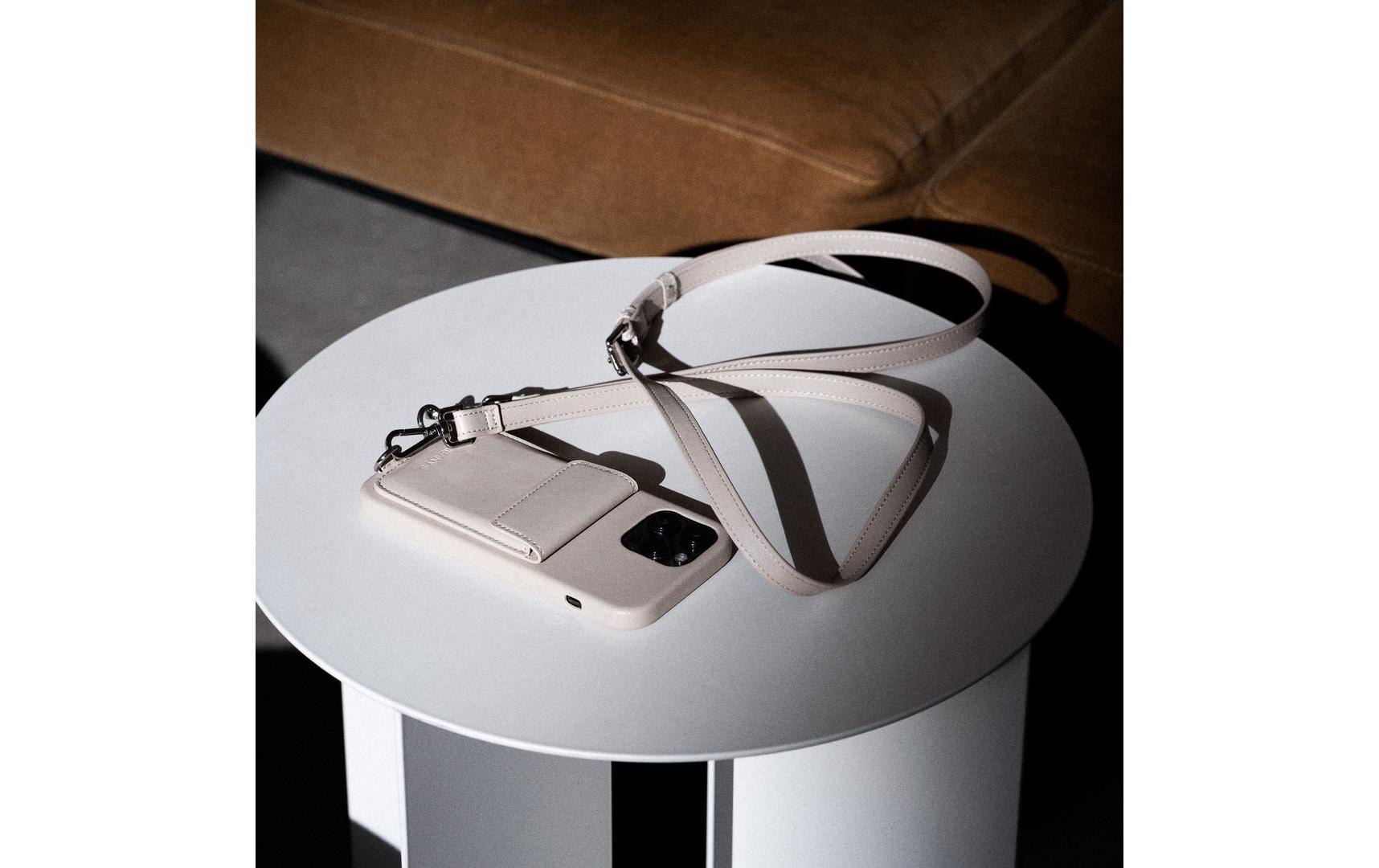 Urbany's Necklace-Hülle Beach Beauty – für Apple iPhone 17 – beige – mit Kartenfach