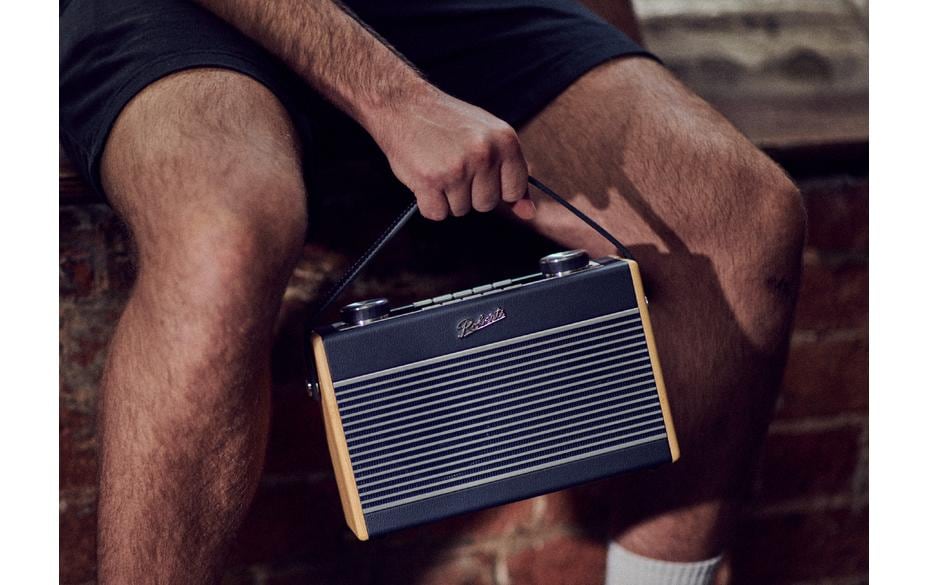 Roberts Radio Roberts Rambler Max – DAB-/Internetradio – Portabel – DAB+, Bluetooth, Deezer, Akkubetrieb – Dunkelblau