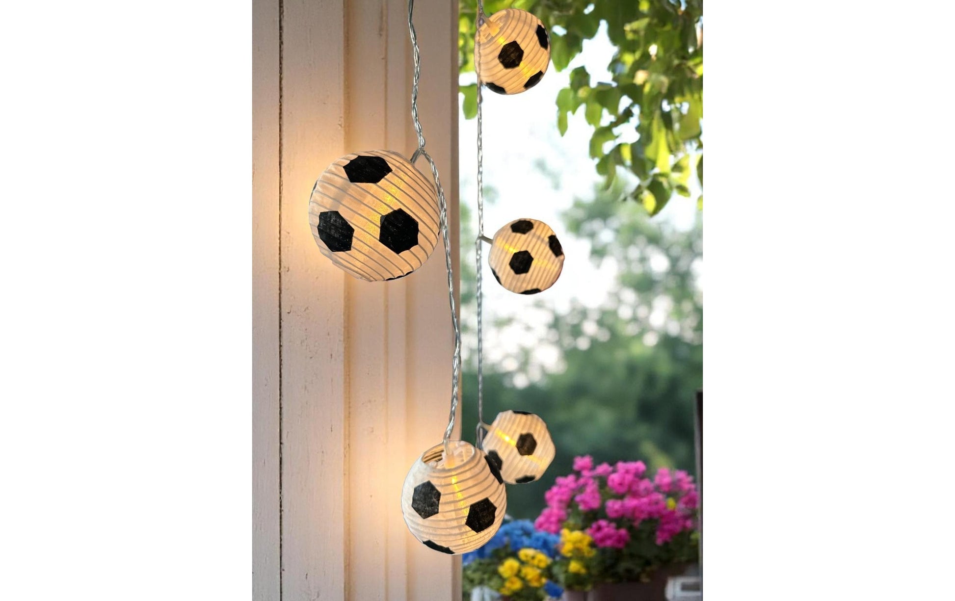 Dameco Lichterkette Fussball 6er-Set – 1,8 m – 10 LEDs, Warmweiss – Netzbetrieb – Weiss