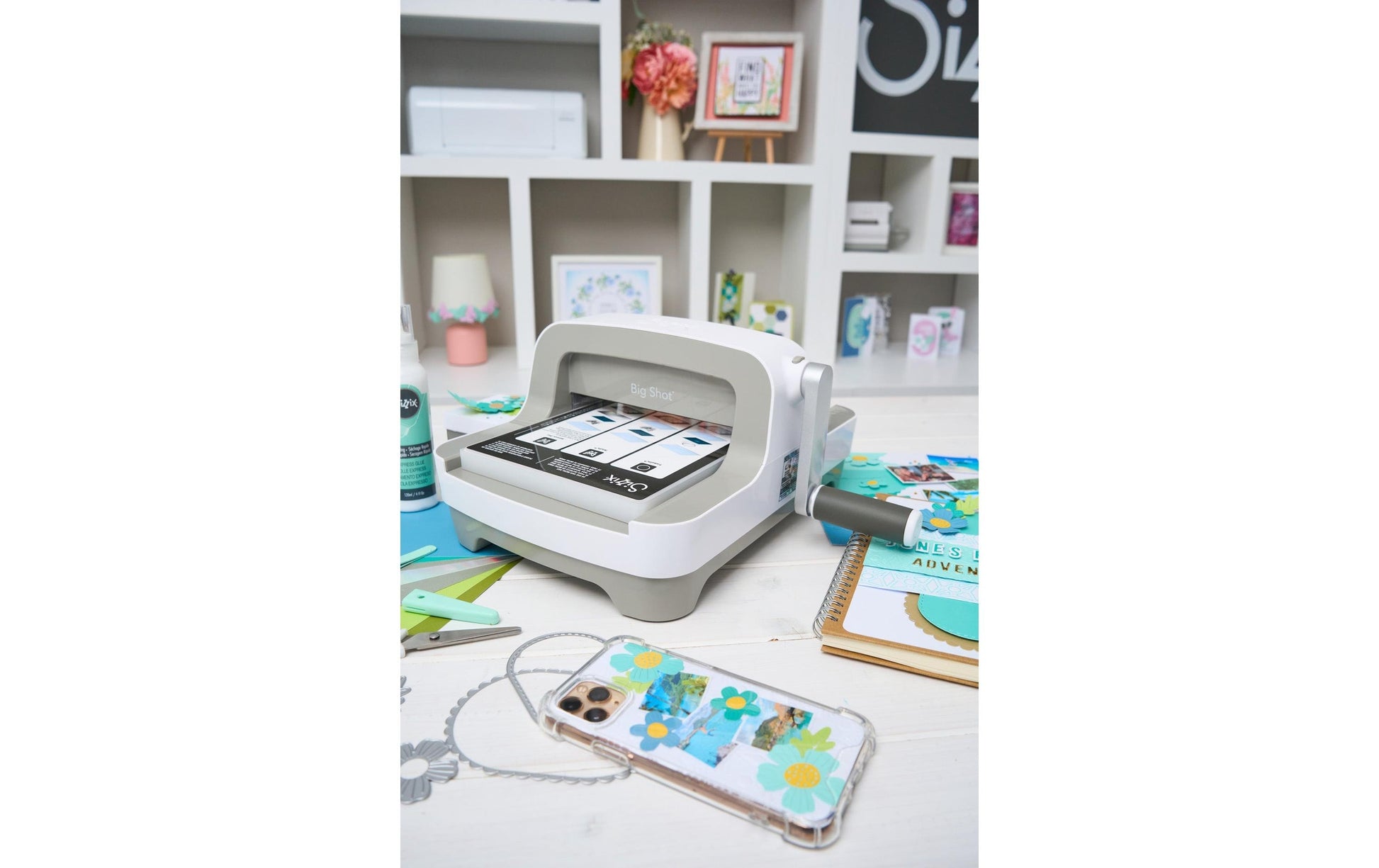 Sizzix Stanz- und Prägemaschine Big Shot – Starter Kit – 15,2 cm Schnittbreite – 37,3 × 26,1 cm – grau, weiss