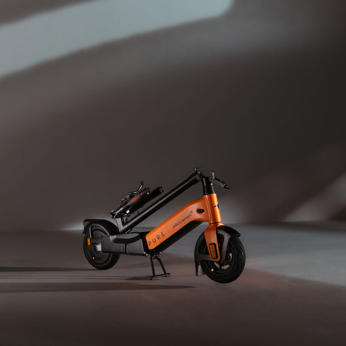 Pure Electric Elektroroller x McLaren – 20 km/h, 500 W, 40 km Reichweite – Orange, Aluminium