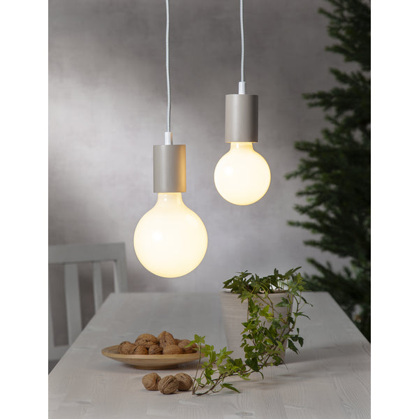 Star Trading LED-Leuchtmittel E27 Globe (G125) – Warmweiss 2700 K, 800 lm, 7,5 W – Transparent