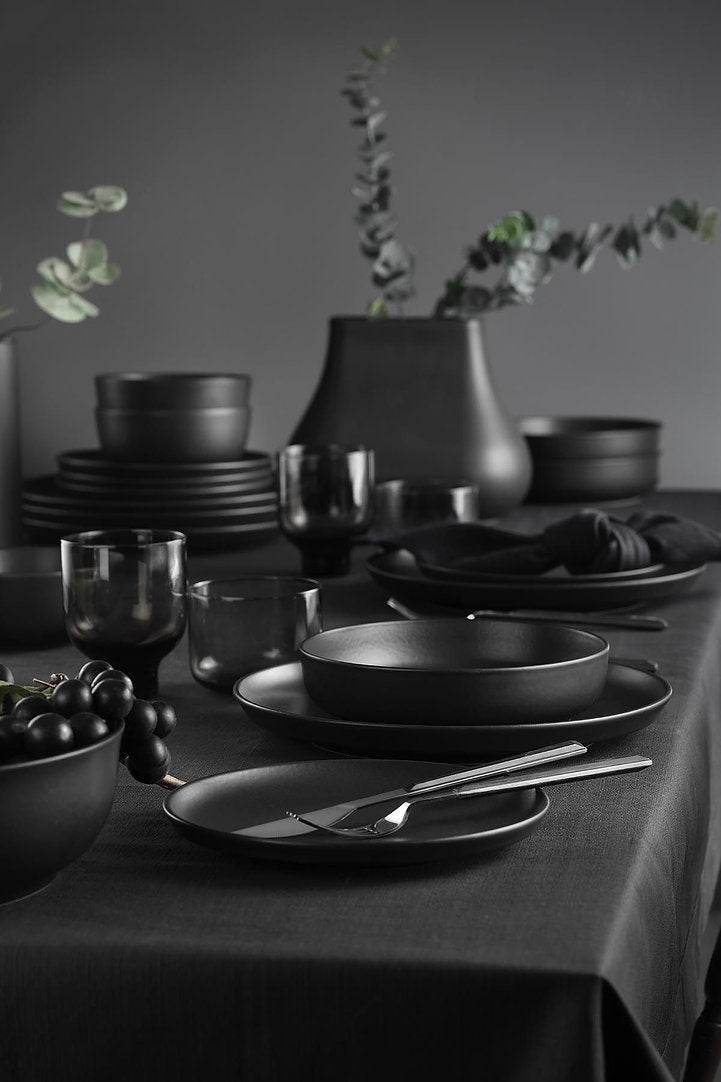 Hermia Geschirrset – 18-teiliges Set, Ø 20 cm, Porzellan, Schwarz, spülmaschinenfest, mikrowellengeeignet