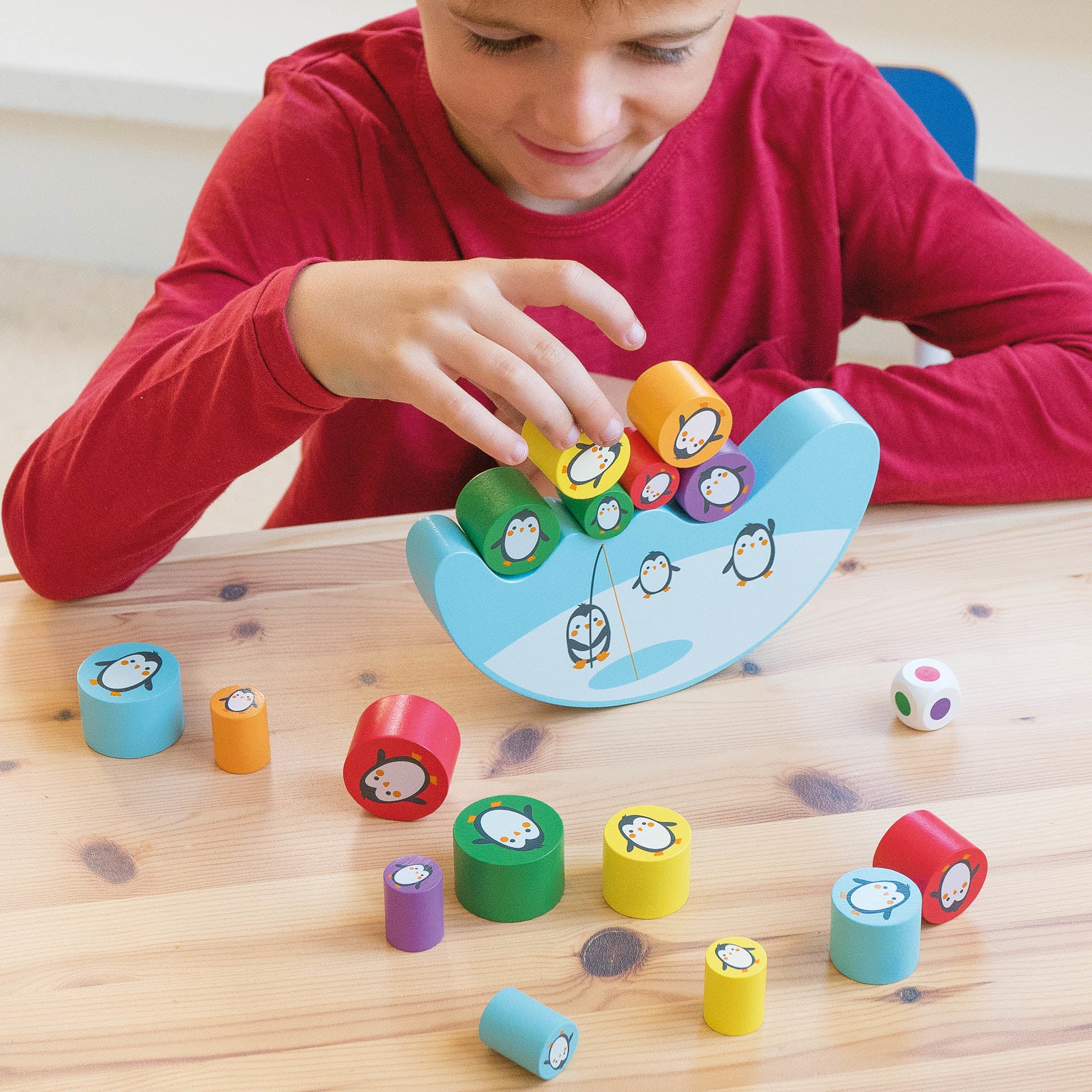 APLI Kids Balancierspiel Pinguin – ab 1 Spieler, ab 4 Jahren, 16 Teile, 227 × 270 × 35 mm, MDF, mehrfarbig