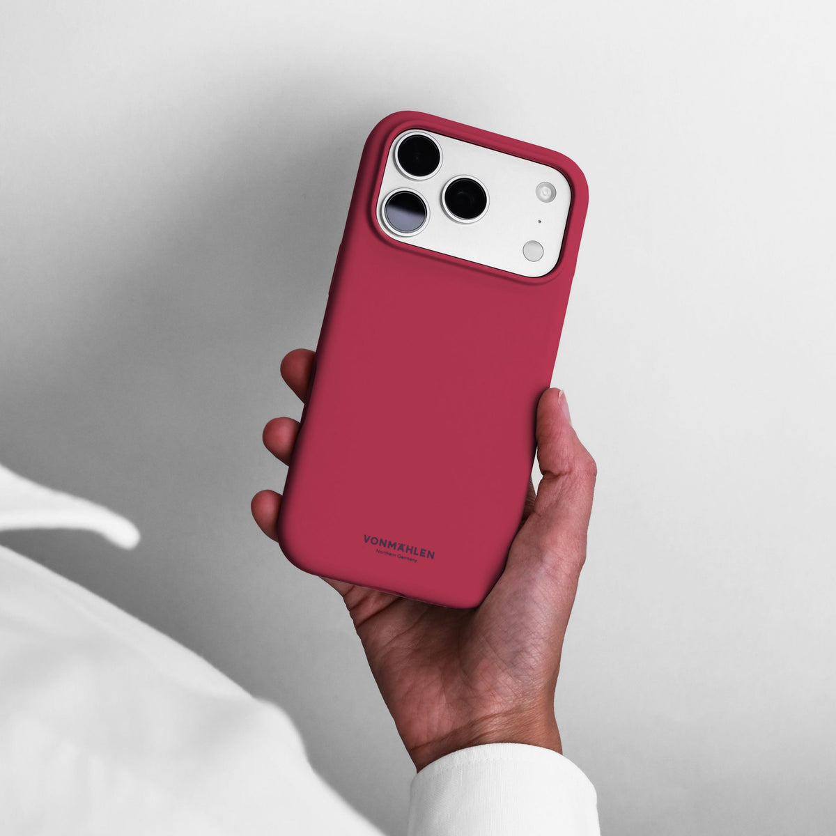 Vonmählen Backcover – für Apple iPhone 17 Pro Max – rot – Silikon – MagSafe-kompatibel, kabelloses Aufladen