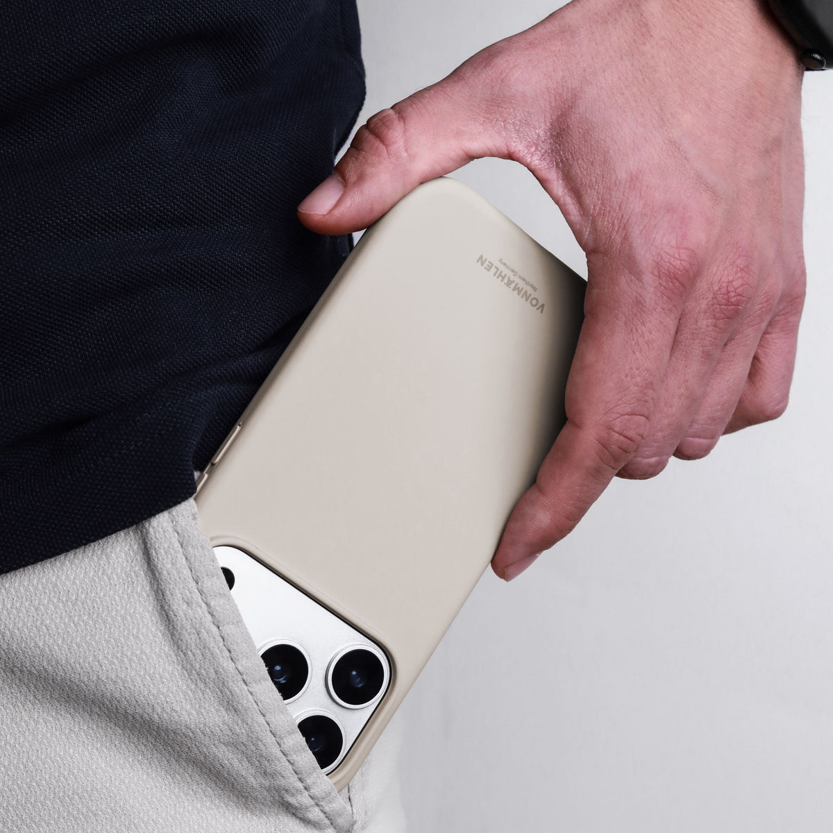Vonmählen Backcover – für Apple iPhone 17 Pro Max – beige – Silikon – MagSafe-kompatibel