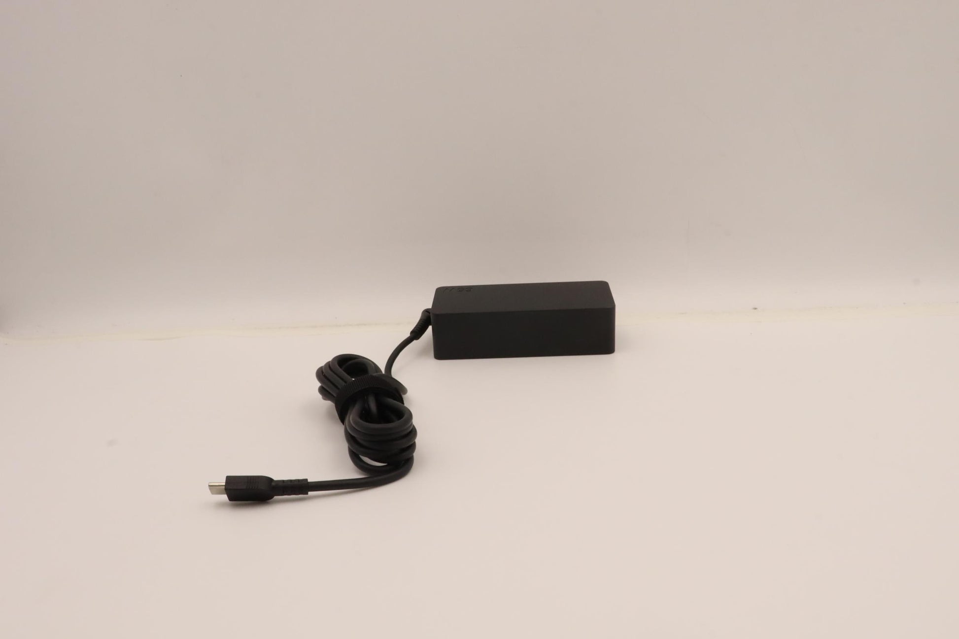 Lenovo 5A10W86250 Netzteil 65 W – 5–20 V, 3,25 A – für Lenovo-Laptops – schwarz