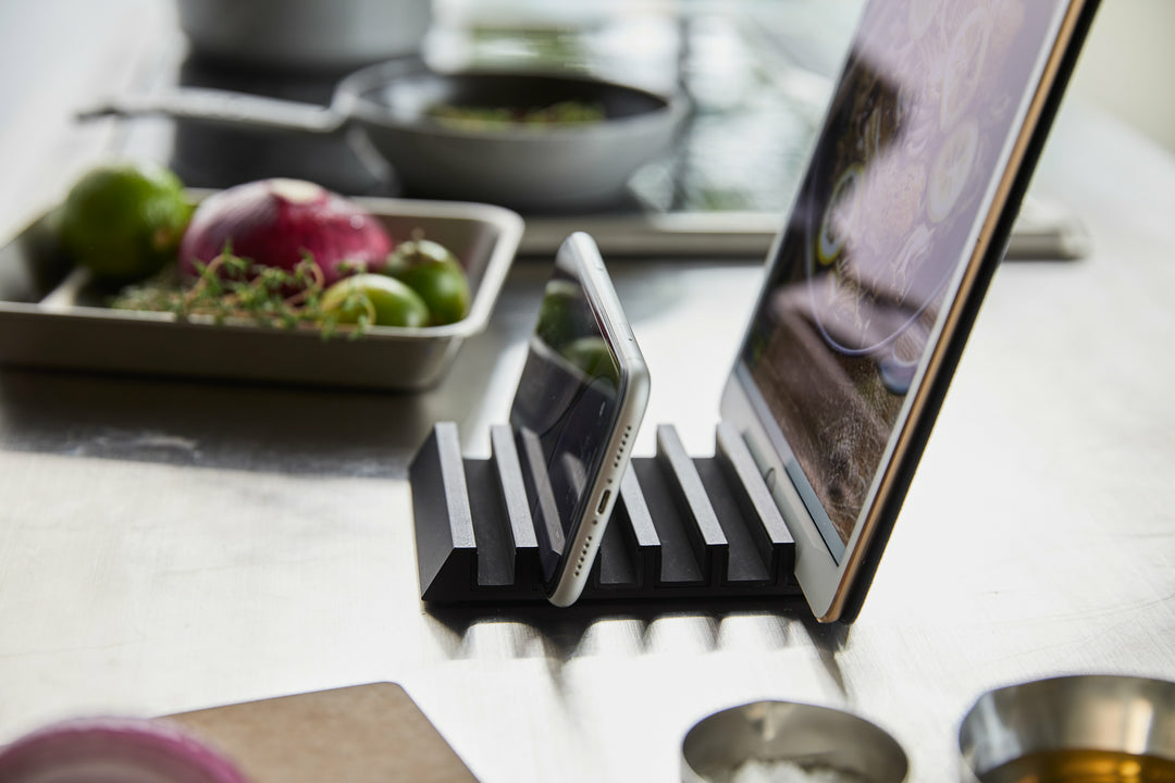 Yamazaki Tablet-Tischhalterung – für Tablets bis 14" – Schwarz