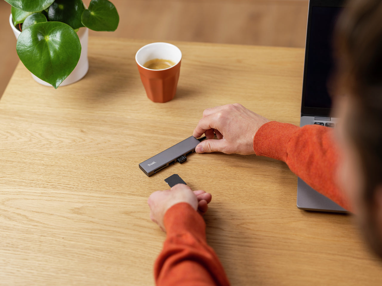Trust Halyx Fast USB-Hub – USB-C, 3× USB-A, SD/microSD, für Windows/Mac/ChromeOS