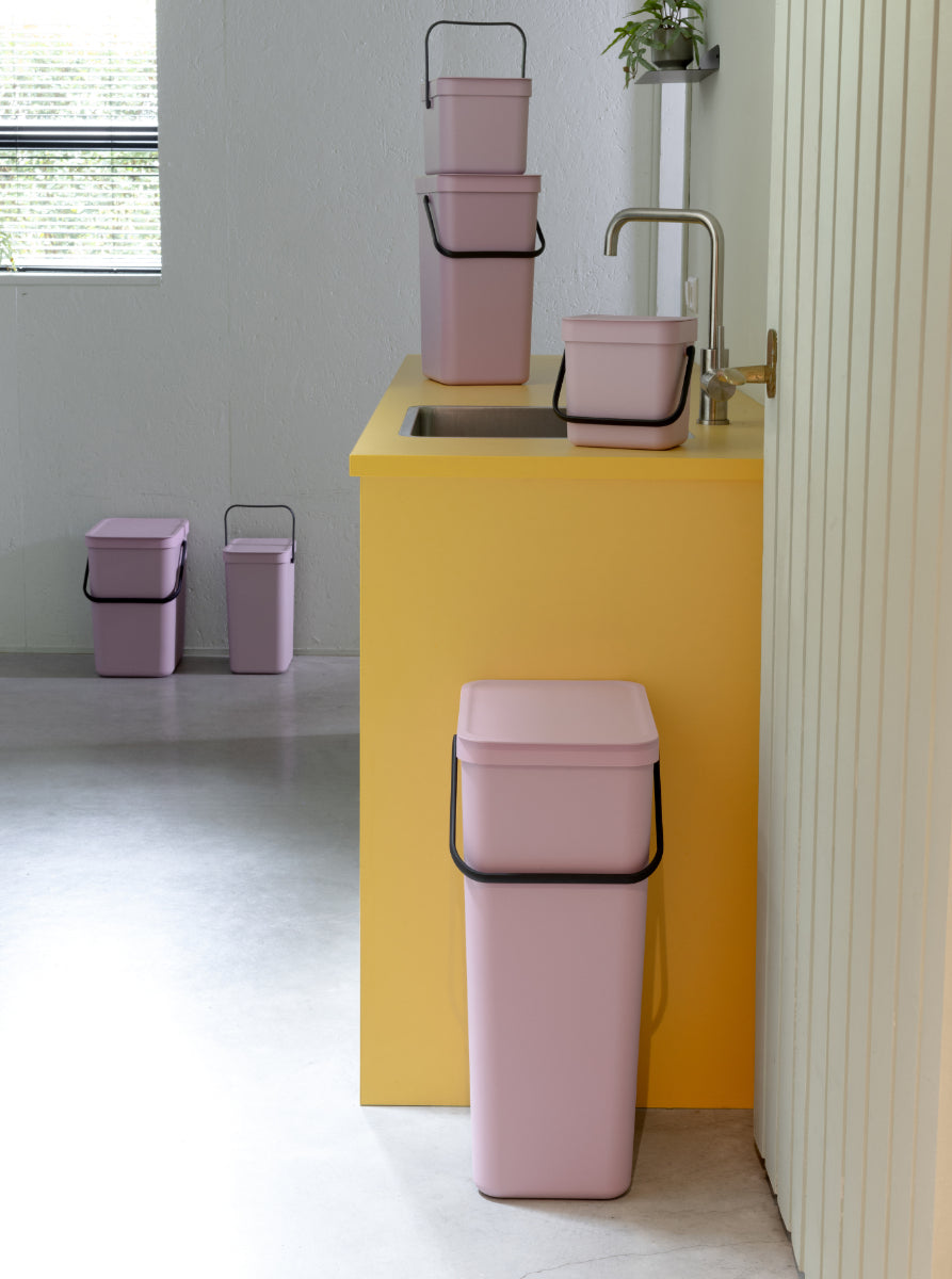 Brabantia Sort & Go Recyclingbehälter – 25 l – Kunststoff, rechteckig – rosa